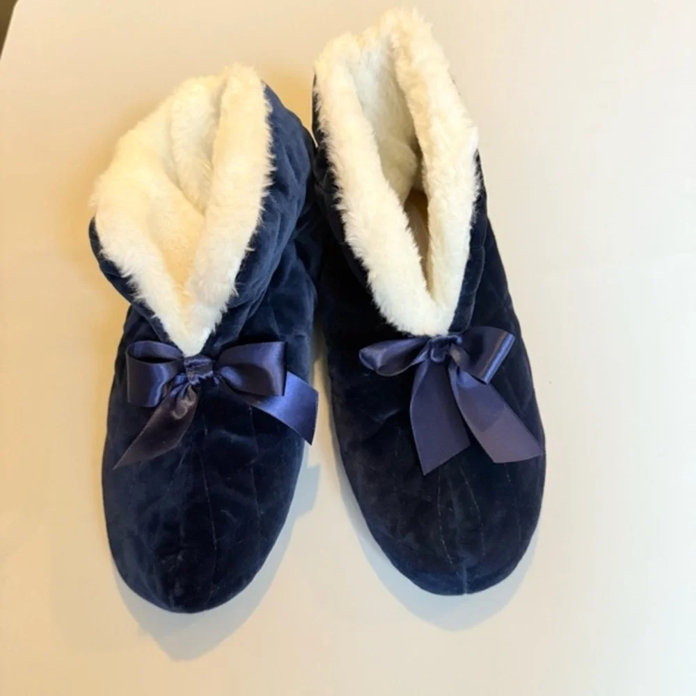 Dearfoams Quilted Velvet Comfy Faux Fur Slippers Girls Big Kid 2.5